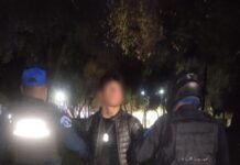 Policías de la alcaldía Cuauhtémoc, detuvieron a un sujeto que presuntamente robó cable del alumbrado público