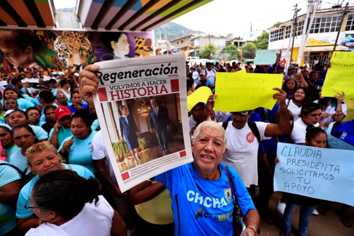 habitantes-y-trabajadores-de-playas-en-acapulco-protestan-durante-visita-de-sheinbaum