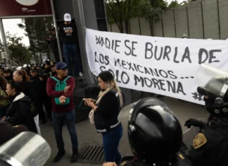 Encapsulan a trabajadores del Poder Judicial a las afueras del Autódromo Hermanos Rodríguez