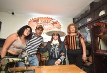 Visita Ale Rojo de la Vega a locatorios de la «calle de la Charrería»