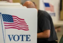 Comienzan a cerrar centros de votación en EU