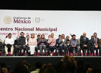 Sheinbaum llama a presidentes municipales trabajar en caminos de paz, apoyo a comunidades indígenas y agua