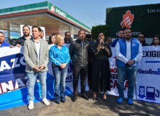 Panistas CDMX «clausuran» gasolinera por vender combustible caro