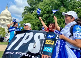 Centroamericanos piden que Biden apruebe el TPS esta semana