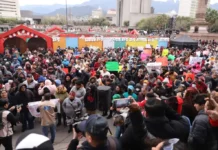 Se manifiestan en Nuevo León por incremento de tarifa al transporte público