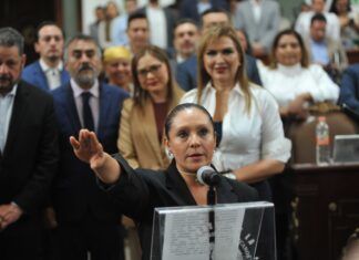 Toman protesta titulares de Coordinación de Comunicación Social e Instituto de Investigaciones Legislativas