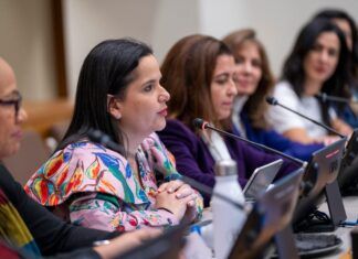 TEXTUAL-es / Pendiente inclusión de la mujer