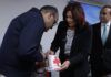 Entrega Rosi Wong Donativo al Iniciar Colecta de la Cruz Roja en Tecámac