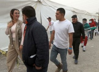 Migrantes que se autodeporten de EU podrán verificar su salida con geolocalización