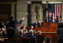 Expulsan a congresista demócrata por interrumpir discurso de Trump