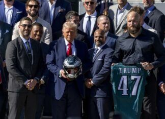 Los Eagles, campeones del Super Bowl visitan a Trump
