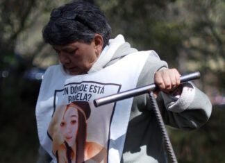 Colectivos de familiares de personas desaparecidas colocan fichas de búsqueda en varios puntos de CDMX
