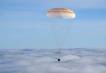 Nave Soyuz regresa a la Tierra con dos astronautas rusos y uno estadounidense