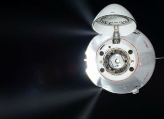 Llega a California cápsula de SpaceX con experimentos de la EEI