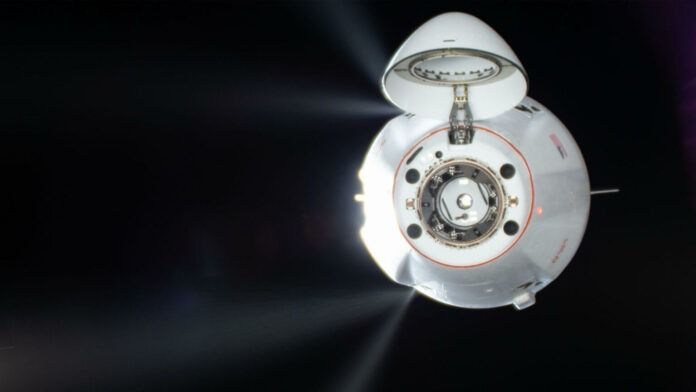 Una cápsula Dragon ya está rumbo a California con muestras científicas de la EEI