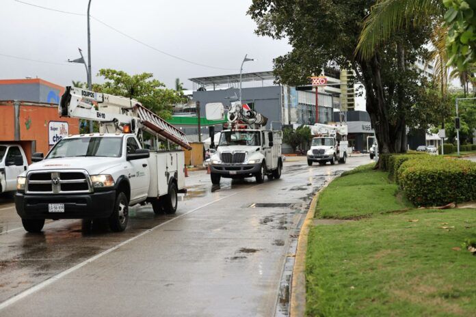 Autoridades restablecen un 51 % del servicio eléctrico afectado por el paso de Erick