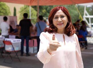 Emite su voto alcaldesa de Tecámac en esta histórica elección