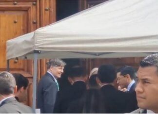 Landeau arriba a Palacio Nacional para reunirse con Sheinbaum