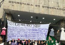 Madre protesta en Segob por el caso de su hija abusada por militares