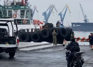 Dos personas muertas tras caerse auto al mar en Veracruz