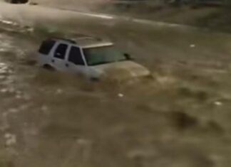 Lluvias azotan a Ciudad Juárez, decenas de vehículos fueron arrastrados