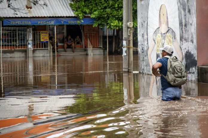 El ciclón Erick no deja víctimas en el sur de México pero revive traumas de Otis y John