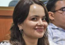 Palabras Más / Chivos en cristalería