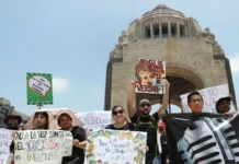 Actores de doblaje protestaron para exigir legislación en uso de voz frente a IA