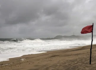 “Flossie” descendió a huracán de categoría 1