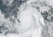 Alerta en costas de Jalisco, Colima, Guerrero y Michoacán por huracán Flossie