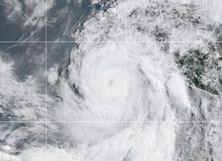 Alerta en costas de Jalisco, Colima, Guerrero y Michoacán por huracán Flossie