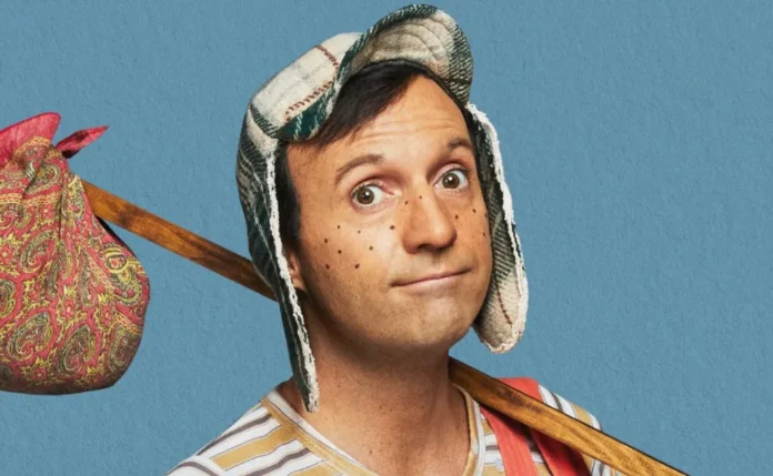 pablo-cruz-en-el-papel-de-roberto-gomez-bolanos-para-la-serie-chespirito-sin-querer-queriendo