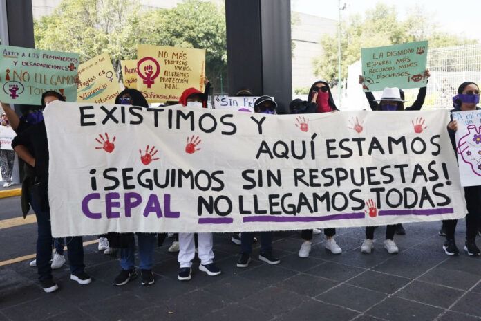 Trabajadoras sexuales de México protestan afuera de la Conferencia Regional sobre la Mujer