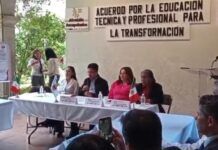 Firman acuerdo para becas en Azcapotzalco