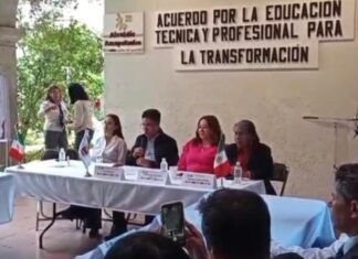 Firman acuerdo para becas en Azcapotzalco