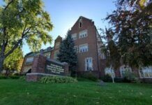 Tiroteo en escuela católica en Minneapolis en EU dejó dos muertos