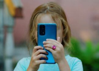 Alertan por retos virales peligrosos entre niños y adolescentes