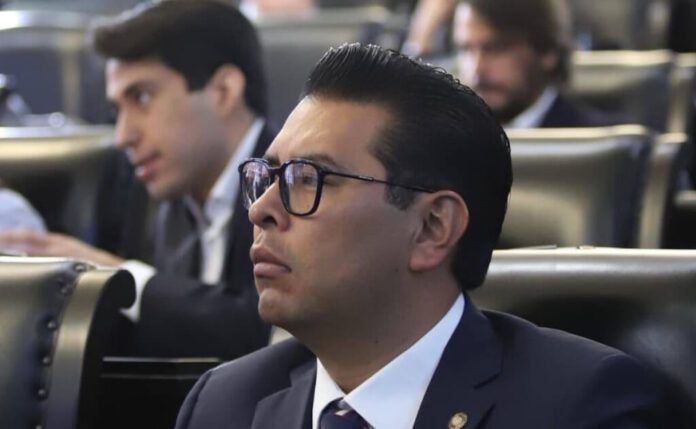pri-en-el-senado-se-queda-con-13-miembros-tras-renuncia-de-nestor-camarillo-1024x631