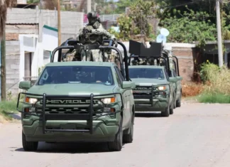 Se comenta solo con / Con los niños no, con el ejército tampoco