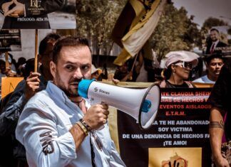 David Torres Cadena, el abogado mexicano experto en vencer denuncias falsas, presenta su impactante libro en el Congreso durante la marcha del 9S