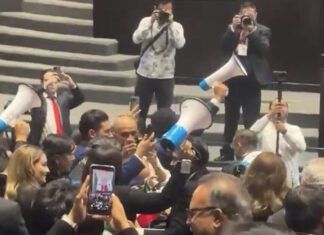 Priistas en la Cámara de Diputados interrumpieron sesión en San Lázaro
