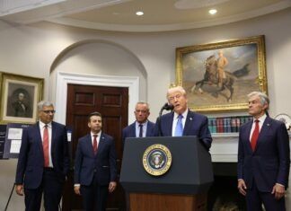 Trump sugiere dosificar vacunas a niños en varias etapas para reducir autismo