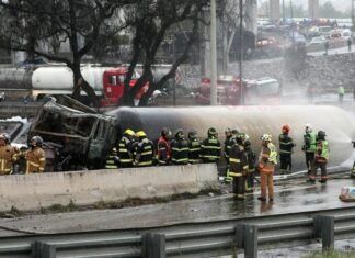 Suman 30 fallecidos por explosión de pipa en Iztapalapa