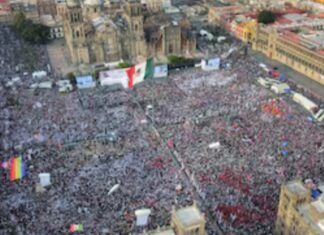 Sheinbaum en el Zócalo capitalino, a un año de su gobierno