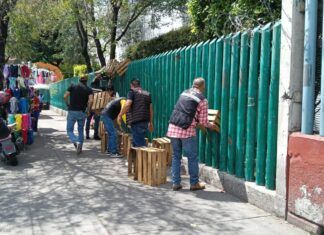 Limpian de “aparta lugares” calles de Azcapotzalco