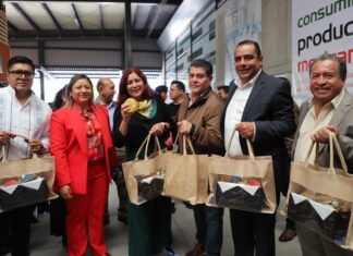Acude Rosi Wong Romero al Segundo Aniversario de la Central de Abastos de Tecámac