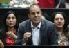 Cuauhtémoc Blanco fue captado jugando pádel durante sesión de Diputados