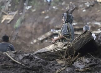 Suman 80 muertos por lluvias en el país