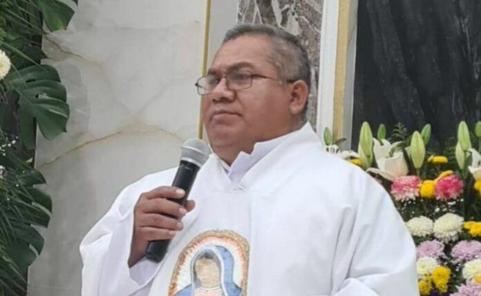 sacerdote-bertoldo-pantaleon-estrada-de-guerrero-1024x631