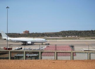 Vuelos semanales de Venezuela al exterior caen 24 % tras fin de concesiones a aerolíneas
